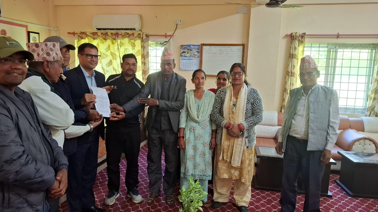 भूमि समस्या समाधान आयोग खारेजीको विरोधमा डोटीमा ज्ञापनपत्र